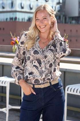 ABB DARNELL- Leonie Salewski zu Gast bei der QVC x Bruce Darnell Kollektion Mode praesentation in der Sturmfreie Bude Elphiblickin Hamburg am 15.07.2026 Hamburg Deutschland *** ABB DARNELL Leonie Salewski as a guest at the QVC x Bruce Darnell Collection fashion presentation at the Sturmfreie Bude Elphiblickin in Hamburg on July 15, 2026, Hamburg, Germany