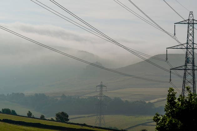 July 16, 2026, Glossop, Derbyshire, UK: Glossop, UK. Firefighters tackle a massive moorland wildfire on Tintwistle Moor in Glossop, Derbyshire. Glossop UK  - ZUMAl94_ 20260716_zaf_l94_002 Copyright: xIoannisxAlexopoulosx