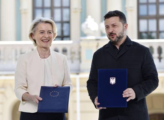 EU, Ukraine launch defense industrial partnership European Commission President Ursula von der Leyen and Ukrainian President Volodymyr Zelenskyy pose for photo after signing a new defense industrial partnership aimed at expanding joint drone production in Kyiv on July 15, 2026.  A14AA0005623432P