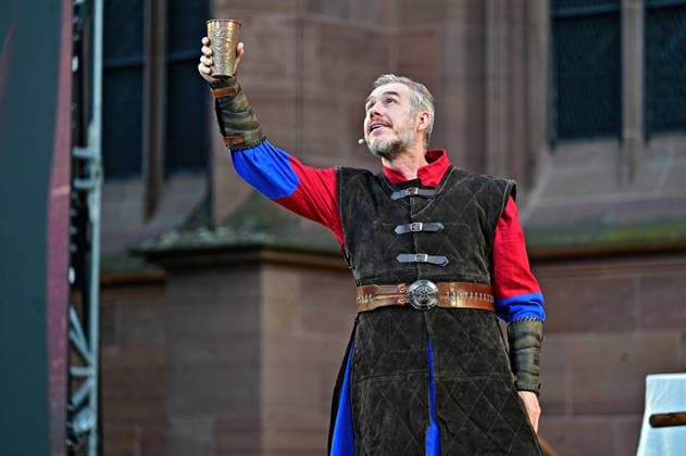 NIBELUNGEN FESTSPIELE. Schauspieler Heiko Raulin während der Fotoprobe zu den Nibelungen Festspielen Die Hunnenkönigin am 15.07.2026 vor dem Kaiserdom Worms. 20260715MWI112522 *** NIBELUNGEN FESTIVAL Actor Heiko Raulin during the photo shoot for the Nibelungen Festival *The Hun Queen* on July 15, 2026, in front of the Imperial Cathedral in Worms 20260715MWI112522