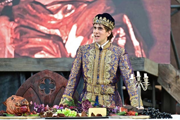 NIBELUNGEN FESTSPIELE. Schauspieler Paul Marianne Furtwängler während der Fotoprobe zu den Nibelungen Festspielen Die Hunnenkönigin am 15.07.2026 vor dem Kaiserdom Worms. 20260715MWI112533 *** NIBELUNGEN FESTIVAL Actor Paul Marianne Furtwängler during the photo shoot for the Nibelungen Festival’s production of *The Hun Queen* on July 15, 2026, in front of the Imperial Cathedral in Worms 20260715MWI112533