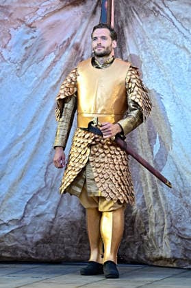 NIBELUNGEN FESTSPIELE. Schauspieler Vinzenz Wagner während der Fotoprobe zu den Nibelungen Festspielen Die Hunnenkönigin am 15.07.2026 vor dem Kaiserdom Worms. 20260715MWI112643 *** NIBELUNGEN FESTIVAL Actor Vinzenz Wagner during the photo shoot for the Nibelungen Festival’s production of *The Hun Queen* on July 15, 2026, in front of the Imperial Cathedral in Worms 20260715MWI112643