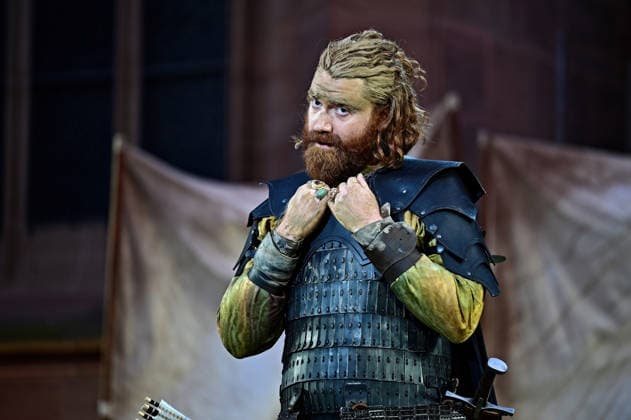 NIBELUNGEN FESTSPIELE. Schauspieler Aram Tafreshian während der Fotoprobe zu den Nibelungen Festspielen Die Hunnenkönigin am 15.07.2026 vor dem Kaiserdom Worms. 20260715MWI112729 *** NIBELUNGEN FESTIVAL Actor Aram Tafreshian during the photo shoot for the Nibelungen Festival, *The Hun Queen*, on July 15, 2026, in front of the Imperial Cathedral in Worms 20260715MWI112729