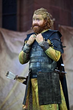 NIBELUNGEN FESTSPIELE. Schauspieler Aram Tafreshian während der Fotoprobe zu den Nibelungen Festspielen Die Hunnenkönigin am 15.07.2026 vor dem Kaiserdom Worms. 20260715MWI112735 *** NIBELUNGEN FESTIVAL Actor Aram Tafreshian during the photo shoot for the Nibelungen Festival, *The Hun Queen*, on July 15, 2026, in front of the Imperial Cathedral in Worms 20260715MWI112735