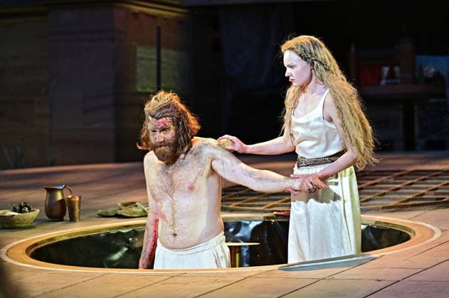 NIBELUNGEN FESTSPIELE. Schauspieler Aram Tafreshian und Schauspielerin Maria Dragus während der Fotoprobe zu den Nibelungen Festspielen Die Hunnenkönigin am 15.07.2026 vor dem Kaiserdom Worms. 20260715MWI112833 *** NIBELUNGEN FESTIVAL Actor Aram Tafreshian and actress Maria Dragus during the photo shoot for the Nibelungen Festival’s production of *The Hun Queen* on July 15, 2026, in front of the Imperial Cathedral in Worms 20260715MWI112833