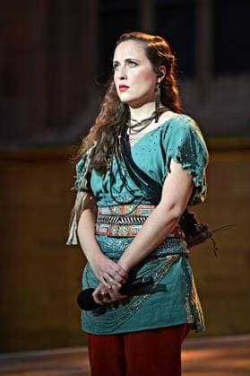 NIBELUNGEN FESTSPIELE. Sängerin Alice Merton während der Fotoprobe zu den Nibelungen Festspielen Die Hunnenkönigin am 15.07.2026 vor dem Kaiserdom Worms. 20260715MWI112848 *** NIBELUNGEN FESTIVAL Singer Alice Merton during the photo shoot for the Nibelungen Festival as the Queen of the Huns on July 15, 2026, in front of the Imperial Cathedral in Worms 20260715MWI112848