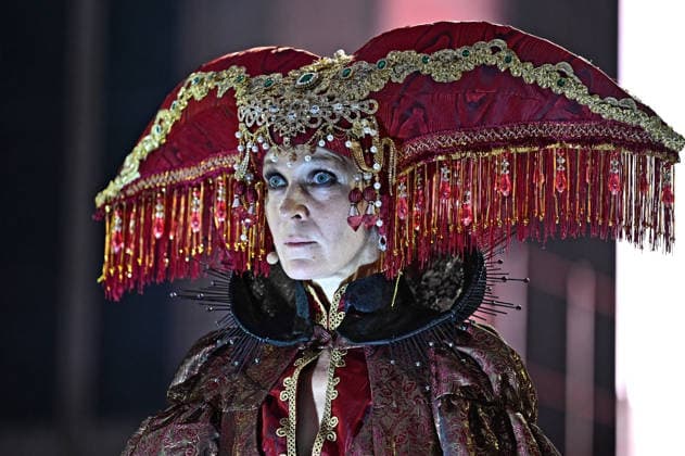 NIBELUNGEN FESTSPIELE. Schauspielerin Jeanette Hain während der Fotoprobe zu den Nibelungen Festspielen Die Hunnenkönigin am 15.07.2026 vor dem Kaiserdom Worms. 20260715MWI112939 *** NIBELUNGEN FESTIVAL Actress Jeanette Hain during a photo shoot for the Nibelungen Festival, *The Hun Queen*, on July 15, 2026, in front of the Imperial Cathedral in Worms 20260715MWI112939