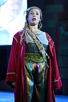 NIBELUNGEN FESTSPIELE. Schauspielerin Risha Silvera während der Fotoprobe zu den Nibelungen Festspielen Die Hunnenkönigin am 15.07.2026 vor dem Kaiserdom Worms. 20260715MWI112996 *** NIBELUNGEN FESTIVAL Actress Risha Silvera during the photo shoot for the Nibelungen Festival *The Hun Queen* on July 15, 2026, in front of the Imperial Cathedral in Worms 20260715MWI112996