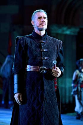 NIBELUNGEN FESTSPIELE. Schauspieler Heiko Raulin während der Fotoprobe zu den Nibelungen Festspielen Die Hunnenkönigin am 15.07.2026 vor dem Kaiserdom Worms. 20260715MWI113001 *** NIBELUNGEN FESTIVAL Actor Heiko Raulin during the photo shoot for the Nibelungen Festival *The Queen of the Huns* on July 15, 2026, in front of the Imperial Cathedral in Worms 20260715MWI113001