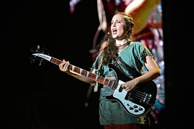 NIBELUNGEN FESTSPIELE. Sängerin Alice Merton während der Fotoprobe zu den Nibelungen Festspielen Die Hunnenkönigin am 15.07.2026 vor dem Kaiserdom Worms. 20260715MWI113072 *** NIBELUNGEN FESTIVAL Singer Alice Merton during the photo shoot for the Nibelungen Festival as the Queen of the Huns on July 15, 2026, in front of the Imperial Cathedral in Worms 20260715MWI113072