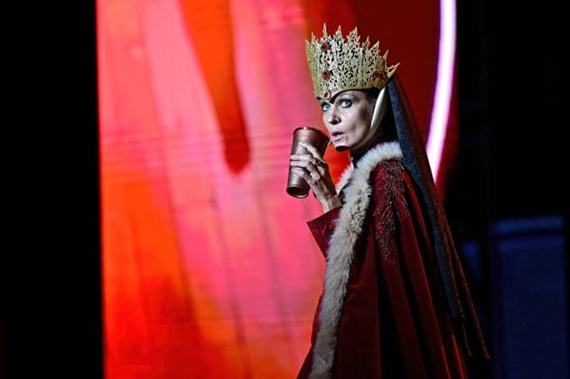 NIBELUNGEN FESTSPIELE. Schauspielerin Jeanette Hain während der Fotoprobe zu den Nibelungen Festspielen Die Hunnenkönigin am 15.07.2026 vor dem Kaiserdom Worms. 20260715MWI113113 *** NIBELUNGEN FESTIVAL Actress Jeanette Hain during the photo shoot for the Nibelungen Festival, *The Hun Queen*, on July 15, 2026, in front of the Imperial Cathedral in Worms 20260715MWI113113