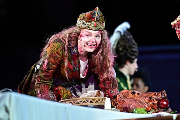 NIBELUNGEN FESTSPIELE. Schauspielerin Maria Dragus während der Fotoprobe zu den Nibelungen Festspielen Die Hunnenkönigin am 15.07.2026 vor dem Kaiserdom Worms. 20260715MWI113348 *** NIBELUNGEN FESTIVAL Actress Maria Dragus during a photo shoot for the Nibelungen Festival *The Hun Queen* on July 15, 2026, in front of the Imperial Cathedral in Worms 20260715MWI113348