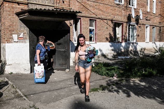 Women carry their belongings during an evacuation from a three-storey apartment block damaged by a Russian airstrike due to the threat of collapse, Zaporizhzhia, Ukraine, July 15, 2026. The Russian army attacked the southeastern city with guided aerial bombs, killing three people and injuring at least 15 others. The strikes also damaged critical and civilian infrastructure. (Photo by Dmytro Smolienko Ukrinform) Russia launches another air strike on Zaporizhzhia  Copyright: xDmytroxSmolienkox
