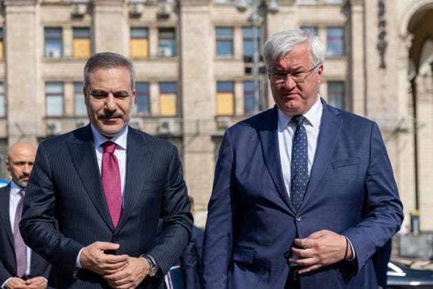 Turkish Foreign Minister Hakan Fidan in Kyiv??????? KYIV, UKRAINE - JULY 16: Turkish Foreign Minister Hakan Fidan (L) and Ukrainian Foreign Minister Andrii Sybiha (R) visit the National Memorial to the People on Independence Square (Maidan Nezalezhnosti) in Kyiv, Ukraine on July 16, 2026. Mustafa Hatipoglu Anadolu Kyiv Ukraine. Editorial use only. Please get in touch for any other usage.  Copyright: x2026xAnadoluxMustafaxHatipoglux