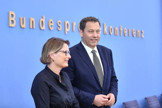 News Themen der Woche KW29 Berlin, Deutschland, 16.07.2026: Bundespressekonferenz: Vorstellung des Aktionsplans zur Bekämpfung von Steuer- und Finanzkriminalität: Bundesministerin der Justiz und für Verbraucherschutz Stefanie Hubig (SPD) und Bundesminister der Finanzen Lars Klingbeil (SPD) *** Berlin, Germany, July 16, 2026 Federal Press Conference: Presentation of the Action Plan to Combat Tax and Financial Crime Federal Minister of Justice and Consumer Protection Stefanie Hubig (SPD) and Federal Minister of Finance Lars Klingbeil (SPD) Copyright: xdtsxNachrichtenagenturx dts_127843
