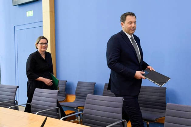ABB BPK- Dr. Stefanie Hubig Bundesministerin der Justiz Verbraucherschutz Lars Klingbeil der Bundesminister der Finanzen SPD Politiker Vorstellung des Aktionsplans zur Bekaempfung von Steuer- und Finanzkriminalitaet auf der BPK Bundespressekonferenz am 16.07.2026 in Berlin Berlin Deutschland *** ABB BPK Dr. Stefanie Hubig, Federal Minister of Justice and Consumer Protection; Lars Klingbeil, Federal Minister of Finance; SPD politician; Presentation of the action plan to combat tax and financial crime at the BPK Federal Press Conference on July 16, 2026, in Berlin, Germany