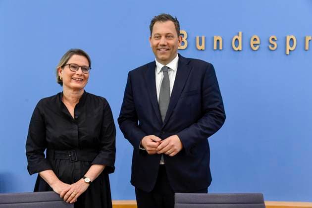 ABB BPK- Dr. Stefanie Hubig Bundesministerin der Justiz Verbraucherschutz Lars Klingbeil der Bundesminister der Finanzen SPD Politiker Vorstellung des Aktionsplans zur Bekaempfung von Steuer- und Finanzkriminalitaet auf der BPK Bundespressekonferenz am 16.07.2026 in Berlin Berlin Deutschland *** ABB BPK Dr. Stefanie Hubig, Federal Minister of Justice and Consumer Protection; Lars Klingbeil, Federal Minister of Finance; SPD politician; Presentation of the action plan to combat tax and financial crime at the BPK Federal Press Conference on July 16, 2026, in Berlin, Germany