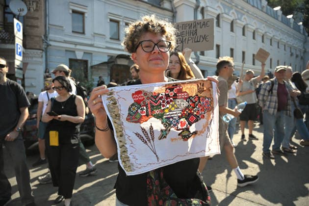 A demonstrator holds an embroidery featuring the map of Ukraine with ornaments during a rally against the dismissal of Ukrainian Defence Minister Mykhailo Fedorov, Kyiv, Ukraine, July 16, 2026. On July 14, the Ukrainian Parliament supported the resignation of Prime Minister Yuliia Svyrydenko, leading to the resignation of the Cabinet of Ministers. (Photo by Yevhen Kotenko Ukrinform) Protest action against dismissal of Ukrainian Defence Minister Mykhailo Fedorov in Kyiv  Copyright: xYevhenxKotenkox