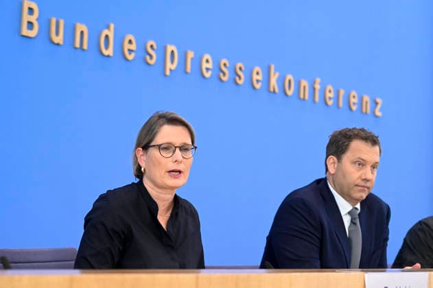 ABB BPK- Dr. Stefanie Hubig Bundesministerin der Justiz Verbraucherschutz Lars Klingbeil der Bundesminister der Finanzen SPD Politiker Vorstellung des Aktionsplans zur Bekaempfung von Steuer- und Finanzkriminalitaet auf der BPK Bundespressekonferenz am 16.07.2026 in Berlin Berlin Deutschland *** ABB BPK Dr. Stefanie Hubig, Federal Minister of Justice and Consumer Protection; Lars Klingbeil, Federal Minister of Finance; SPD politician; Presentation of the action plan to combat tax and financial crime at the BPK Federal Press Conference on July 16, 2026, in Berlin, Germany