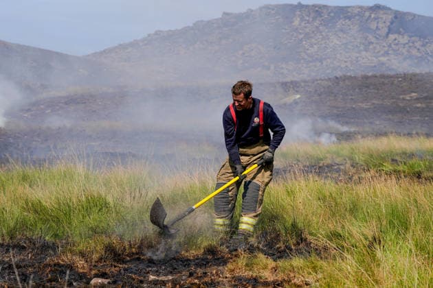 July 16, 2026, Glossop, Derbyshire, UK: Glossop, UK. Firefighters tackle a massive moorland wildfire on Tintwistle Moor in Glossop, Derbyshire. Glossop UK  - ZUMAl94_ 20260716_zaf_l94_008 Copyright: xIoannisxAlexopoulosx