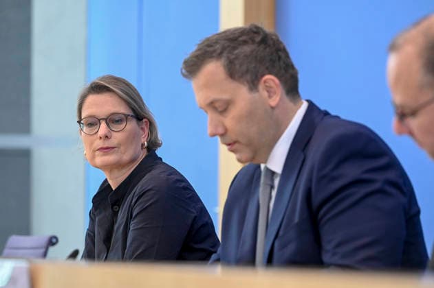 ABB BPK- Dr. Stefanie Hubig Bundesministerin der Justiz Verbraucherschutz Lars Klingbeil der Bundesminister der Finanzen SPD Politiker Vorstellung des Aktionsplans zur Bekaempfung von Steuer- und Finanzkriminalitaet auf der BPK Bundespressekonferenz am 16.07.2026 in Berlin Berlin Deutschland *** ABB BPK Dr. Stefanie Hubig, Federal Minister of Justice and Consumer Protection; Lars Klingbeil, Federal Minister of Finance; SPD politician; Presentation of the action plan to combat tax and financial crime at the BPK Federal Press Conference on July 16, 2026, in Berlin, Germany