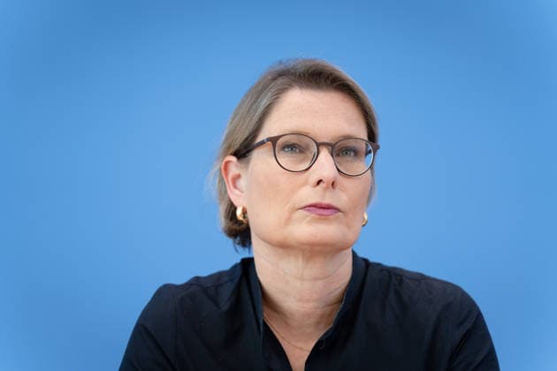 Stefanie Hubig Berlin, BPK, Vorstellung Aktionsplan zur Bekämpfung von Steuer- und Finanzkriminalität, Stefanie Hubig, Bundesministerin, Justiz, Verbraucherschutz Berlin Berlin GER *** Stefanie Hubig, Berlin, BPK, Presentation of the Action Plan to Combat Tax and Financial Crime, Stefanie Hubig, Federal Minister of Justice and Consumer Protection, Berlin, Berlin, GER