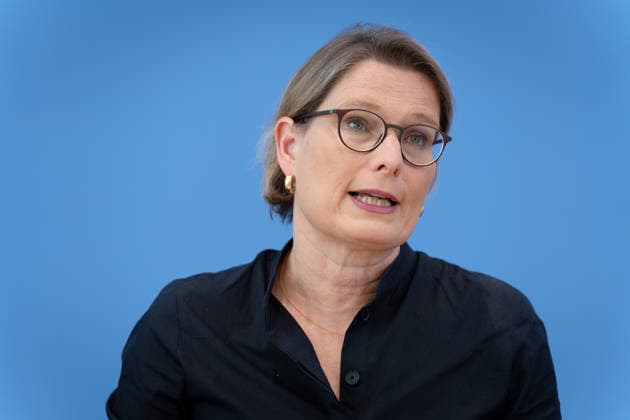 Stefanie Hubig Berlin, BPK, Vorstellung Aktionsplan zur Bekämpfung von Steuer- und Finanzkriminalität, Stefanie Hubig, Bundesministerin, Justiz, Verbraucherschutz Berlin Berlin GER *** Stefanie Hubig, Berlin, BPK, Presentation of the Action Plan to Combat Tax and Financial Crime, Stefanie Hubig, Federal Minister of Justice and Consumer Protection, Berlin, Berlin, GER