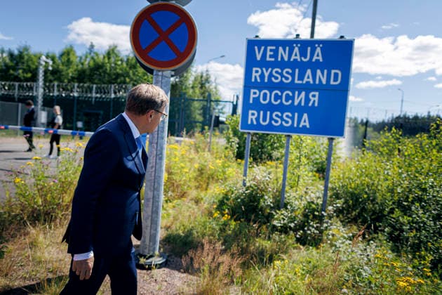 Johann Wadephul (CDU), Bundesaussenminister, aufgenommen am Grenzuebergang Vaalimaa an der Aussengrenze der Nordatlantikvertragsorganisation (North Atlantic Treaty Organisation, NATO). Vaalimaa, 16.07.2026. Fotografiert im Auftrag des Auswaertigen Amtes Vaalimaa Finnland *** Johann Wadephul, CDU, Federal Minister of Foreign Affairs, photographed at the Vaalimaa border crossing on the external border of the North Atlantic Treaty Organization (NATO), Vaalimaa, July 16, 2026 Photographed on behalf of the Federal Foreign Office, Vaalimaa, Finland Copyright: xThomasxTrutschel AAx