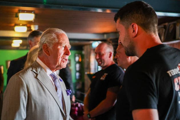 Britain s King Charles and Queen Camilla visits Blandford Forum in Dorset Britain s King Charles talks with employee of Hall and Woodhouse Badger Brewery, as they mark the start of the brewery s 250th anniversary celebrations in Blandford Forum, Dorset, Britain, July 16, 2026., Credit:Avalon.red PA ROTA - B68 Avalon UNITED KINGDOM, Dorset  Copyright: xAvalon.redx xPAxROTAx-xB68x xAvalonx 1116845878