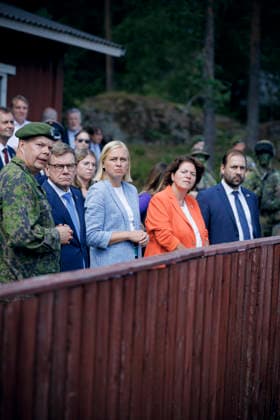 Johann Wadephul (CDU), Bundesaussenminister, und Elina Valtonen, Aussenministerin der Republik Finnland, besuchen zusammen die Reserveoffiziersschule der finnischen Streitkraefte. Vaalimaa, 16.07.2026. Fotografiert im Auftrag des Auswaertigen Amtes Vaalimaa Finnland *** Johann Wadephul (CDU), Federal Minister of Foreign Affairs, and Elina Valtonen, Minister of Foreign Affairs of the Republic of Finland, visit the Finnish Armed Forces Reserve Officers School in Vaalimaa together, July 16, 2026. Photographed on behalf of the Federal Foreign Office in Vaalimaa, Finland Copyright: xThomasxTrutschel AAx