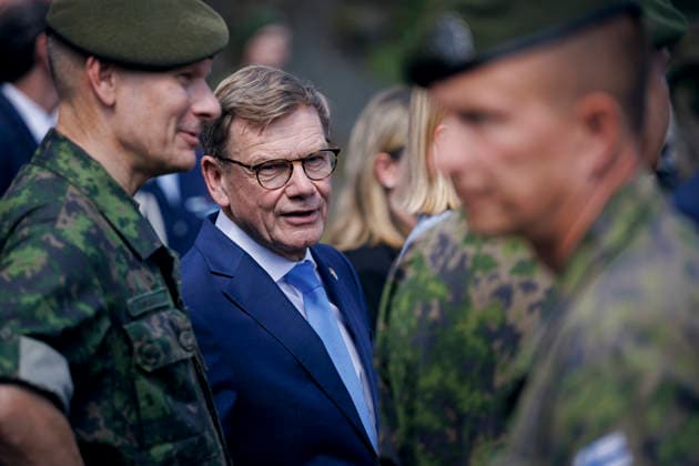 Johann Wadephul (CDU), Bundesaussenminister, und Elina Valtonen, Aussenministerin der Republik Finnland, besuchen zusammen die Reserveoffiziersschule der finnischen Streitkraefte. Vaalimaa, 16.07.2026. Fotografiert im Auftrag des Auswaertigen Amtes Vaalimaa Finnland *** Johann Wadephul (CDU), Federal Minister of Foreign Affairs, and Elina Valtonen, Minister of Foreign Affairs of the Republic of Finland, visit the Finnish Armed Forces Reserve Officers’ School in Vaalimaa together, July 16, 2026. Photographed on behalf of the Federal Foreign Office in Vaalimaa, Finland Copyright: xThomasxTrutschel AAx