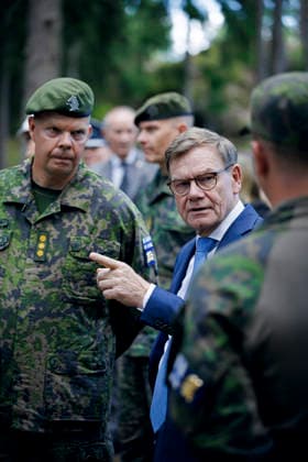 Johann Wadephul (CDU), Bundesaussenminister, und Elina Valtonen, Aussenministerin der Republik Finnland, besuchen zusammen die Reserveoffiziersschule der finnischen Streitkraefte. Vaalimaa, 16.07.2026. Fotografiert im Auftrag des Auswaertigen Amtes Vaalimaa Finnland *** Johann Wadephul (CDU), Federal Minister of Foreign Affairs, and Elina Valtonen, Minister of Foreign Affairs of the Republic of Finland, visit the Finnish Armed Forces Reserve Officers’ School in Vaalimaa together, July 16, 2026. Photographed on behalf of the Federal Foreign Office in Vaalimaa, Finland Copyright: xThomasxTrutschel AAx