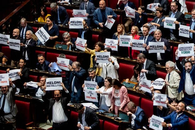 July 16, 2026, Rome, Italia, Italy: Some deputies display signs during the session at the Chamber of Deputies for the final vote on the electoral law, Rome 16 07 2026 Rome Italy  - ZUMAa289 20260716_zia_a289_025 Copyright: xFrancescoxFotiax xAgfx