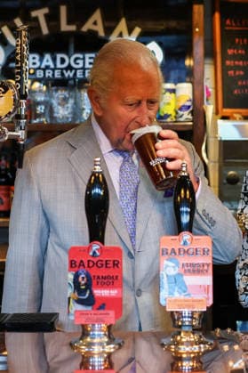 . 16 07 2026. Blandford Forum, United Kingdom. King Charles III and Queen Camilla during a visit to the Hall and Woodhouse Badger Brewery in Blandford Forum, Dorset, United Kingdom.  xPoolx xi-Imagesx IIM-26908-0002