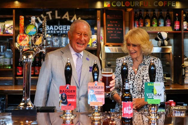 . 16 07 2026. Blandford Forum, United Kingdom. King Charles III and Queen Camilla during a visit to the Hall and Woodhouse Badger Brewery in Blandford Forum, Dorset, United Kingdom.  xPoolx xi-Imagesx IIM-26908-0004