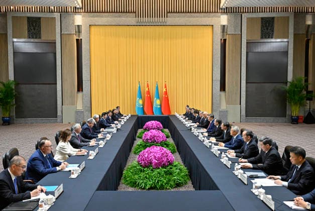 (260716) -- SHANGHAI, July 16, 2026 -- Chinese President Xi Jinping meets with Kazakh President Kassym-Jomart Tokayev, who is in China to attend the 2026 World Artificial Intelligence Conference and High-Level Meeting on Global AI Governance, in Shanghai, east China, July 16, 2026. ) CHINA-SHANGHAI-XI JINPING-KAZAKH PRESIDENT-MEETING (CN) YinxBogu 