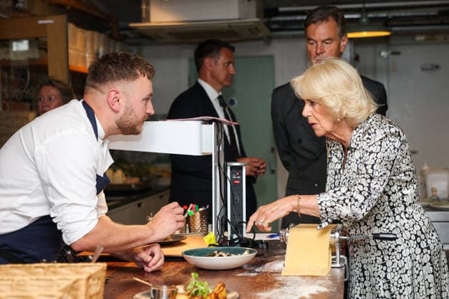 . 16 07 2026. Blandford Forum, United Kingdom. King Charles III and Queen Camilla during a visit to the Hall and Woodhouse Badger Brewery in Blandford Forum, Dorset, United Kingdom.  xPoolx xi-Imagesx IIM-26908-0013