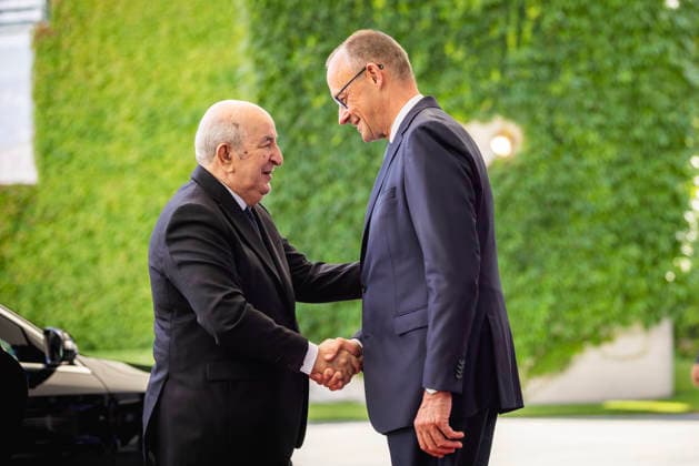 (R-L) Friedrich Merz (CDU), Bundeskanzler, und Abdelmadjid Tebboune, Praesident von Algerien, aufgenommen im Rahmen eines Treffens in Berlin, 16.07.2026. Berlin Deutschland *** R L Friedrich Merz (CDU), Chancellor of Germany, and Abdelmadjid Tebboune, President of Algeria, photographed during a meeting in Berlin on July 16, 2026, Berlin, Germany Copyright: xJulianexSonntagx
