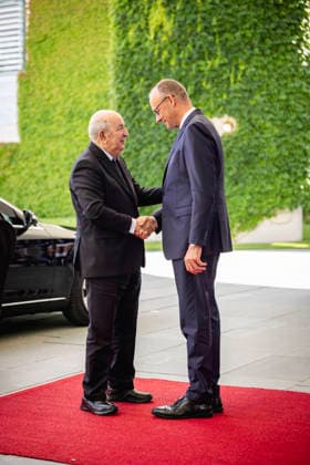 (R-L) Friedrich Merz (CDU), Bundeskanzler, und Abdelmadjid Tebboune, Praesident von Algerien, aufgenommen im Rahmen eines Treffens in Berlin, 16.07.2026. Berlin Deutschland *** R L Friedrich Merz (CDU), Chancellor of Germany, and Abdelmadjid Tebboune, President of Algeria, photographed during a meeting in Berlin on July 16, 2026, Berlin, Germany Copyright: xJulianexSonntagx