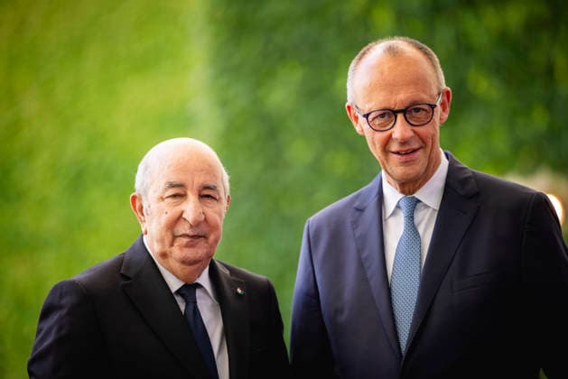 (R-L) Friedrich Merz (CDU), Bundeskanzler, und Abdelmadjid Tebboune, Praesident von Algerien, aufgenommen im Rahmen eines Treffens in Berlin, 16.07.2026. Berlin Deutschland *** R L Friedrich Merz (CDU), Chancellor of Germany, and Abdelmadjid Tebboune, President of Algeria, photographed during a meeting in Berlin on July 16, 2026, Berlin, Germany Copyright: xJulianexSonntagx