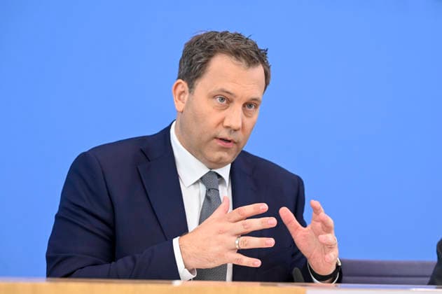 ABB BPK- Lars Klingbeil der Bundesminister der Finanzen SPD Politiker Vorstellung des Aktionsplans zur Bekaempfung von Steuer- und Finanzkriminalitaet auf der BPK Bundespressekonferenz am 16.07.2026 in Berlin Berlin Deutschland *** ABB BPK Lars Klingbeil, Federal Minister of Finance and SPD politician, presented the action plan to combat tax and financial crime at the BPK Federal Press Conference on July 16, 2026, in Berlin, Germany