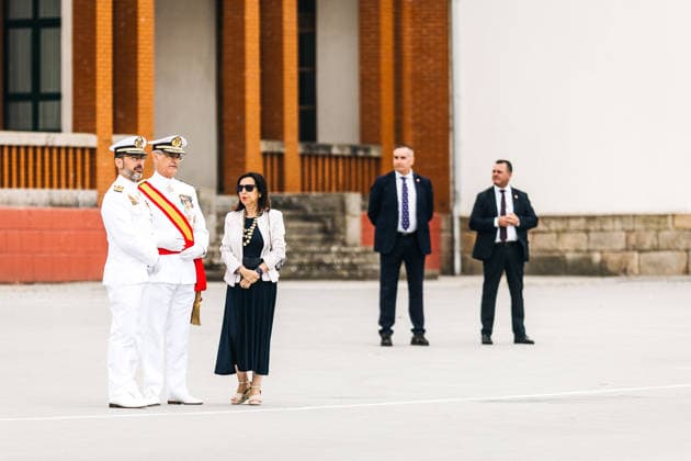 Felipe VI presides over the oath-taking ceremony before the flag and the presentation of royal commissions at the Naval Academy in Marín, Pontevedra. Defense Minister Margarita Robles 3i, during the solemn ceremony of the oath or pledge before the flag and the presentation of royal commissions to the new class of Navy officers, on July 16, 2026, in Marín, Pontevedra, Galicia, Spain. This traditional military and institutional ceremony, held in the parade ground of the Naval Academy to coincide with the feast day of Our Lady of Mount Carmel—patron saint of seafarers and the Navy— is presided over by His Majesty King Felipe VI to award decorations to the most outstanding cadets and welcome the new officers to the ranks of the General Corps,  Copyright: xBeatrizxCiscarx 7668304