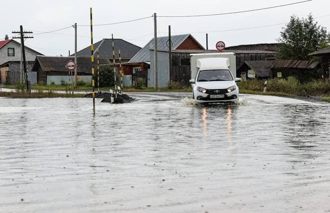 Russia Floods 9206470 16.07.2026 A car drives through a flooded road after heavy rains caused rivers to rise in the Irbitsky District of Sverdlovsk Region, Russia. Irina Semenova Sputnik Sverdlovsk Oblast Region Russia  Copyright: xIrinaxSemenovax