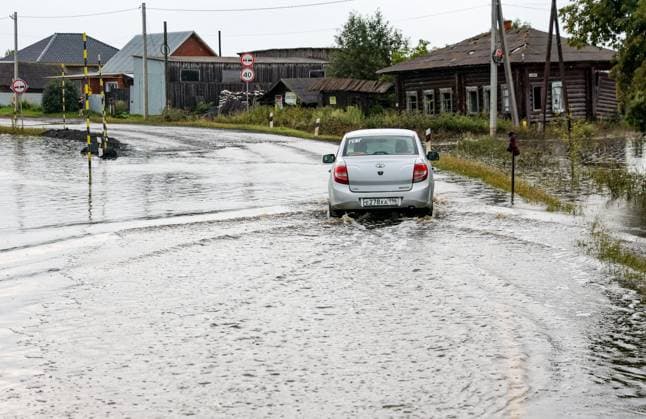Russia Floods 9206476 16.07.2026 A car drives through a flooded road after heavy rains caused rivers to rise in the Irbitsky District of Sverdlovsk Region, Russia. Irina Semenova Sputnik Sverdlovsk Oblast Region Russia  Copyright: xIrinaxSemenovax