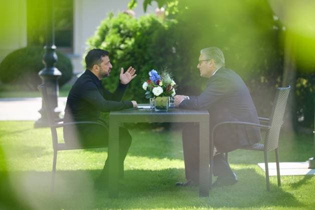News Themen der Woche KW29 Zelenskyy meets British Prime Minister Starmer in Kyiv Ukrainian President Volodymyr Zelenskyy meets with British Prime Minister Keir Starmer in Kyiv, Ukraine, on July 16, 2026. The two leaders discussed continued British support for Ukraine. Photo by PRESIDENT OF UKRAINE apaimages Ukraine Ukraine Ukraine 160726_Ukraine_UPO_00(4).jpeg Copyright: xapaimagesxPRESIDENTxOFxUKRAINEx xapaimagesx