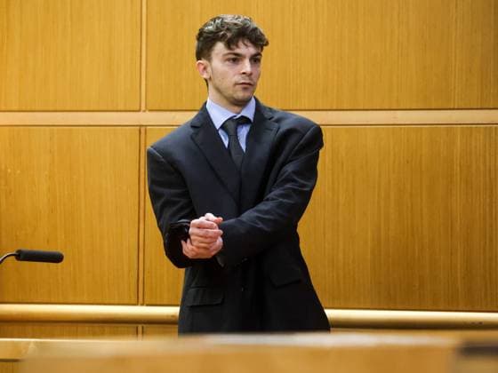 July 16, 2026, Clearwater, Florida, USA: Stuart Beck demonstrates how he scuffled with deceased while taking the stand and testifying in his murder trial at the Pinellas County Justice Center on Thursday, July 16, 2026 in Clearwater. Beck is on trial for shooting and killed Michael Conrad. Clearwater USA - ZUMAs70_ 20260716_zan_s70_018 Copyright: xDirkxShaddx