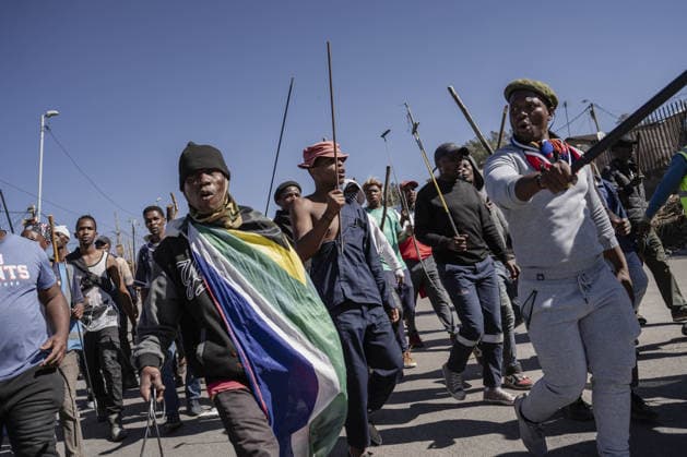 Anti-migrant group holds protest in Johannesburg JOHANNESBURG, SOUTH AFRICA - JULY 16: An anti-migrant group of dozens of people hold a protest in the Alexandra township of Johannesburg, South Africa on July 16, 2026. While some of the demonstrators carried sticks, security forces take precautions along the march route. Ihsaan Haffejee Anadolu Johannesburg South Africa. Editorial use only. Please get in touch for any other usage.  Copyright: x2026xAnadoluxIhsaanxHaffejeex