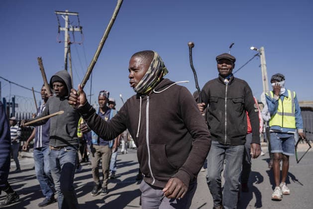 Anti-migrant group holds protest in Johannesburg JOHANNESBURG, SOUTH AFRICA - JULY 16: An anti-migrant group of dozens of people hold a protest in the Alexandra township of Johannesburg, South Africa on July 16, 2026. While some of the demonstrators carried sticks, security forces take precautions along the march route. Ihsaan Haffejee Anadolu Johannesburg South Africa. Editorial use only. Please get in touch for any other usage.  Copyright: x2026xAnadoluxIhsaanxHaffejeex
