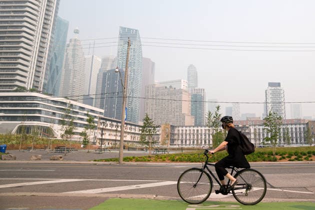 Forest Fires Smoke Blankets Toronto TORONTO, CANADA - JULY 16 : A woman wearing face mask rides a bike as smoke from wildfires continue to impact air quality in Toronto, Ontario on July 16, 2026.Smoke from wildfires in northwestern Ontario has moved into parts of the province, causing very poor air quality and reduced visibility, prompting Environment Canada to issue a high-level air quality alert Wednesday. Mert Alper Dervis Anadolu Ontario Canada. Editorial use only. Please get in touch for any other usage.  Copyright: x2026xAnadoluxMertxAlperxDervisx