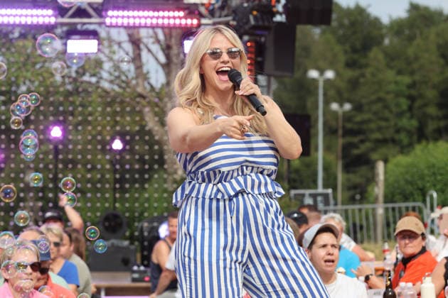 Entertainment Themen der Woche KW29 Donnschtig Jass Beatrice Egli 16.07.2026 Horgen ZH, SCHWEIZ, Generalprobe zur TV Sendung Donnschtig Jass mit Saengerin Beatrice Egli *** Donnschtig Jass with Beatrice Egli, July 16, 2026, Horgen, ZH, SWITZERLAND—dress rehearsal for the TV show Donnschtig Jass featuring singer Beatrice Egli 